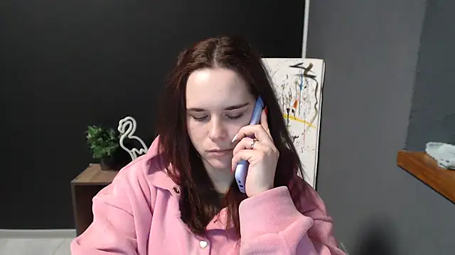 mini girly online show from February 18, 2025, 4:25 pm
