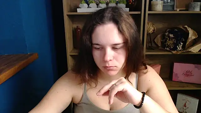 mini girly online show from October 7, 2025, 9:32 am