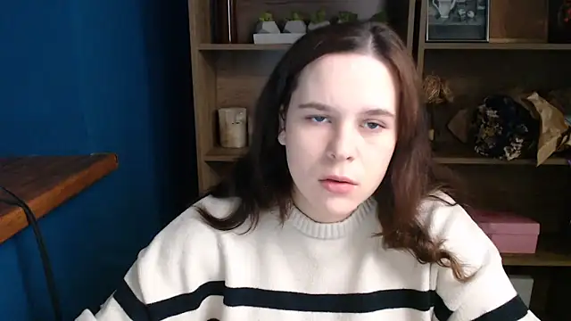 mini girly online show from December 17, 2025, 1:05 pm