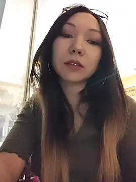 LoveFoxyQueen online show from April 3, 2026, 4:57 pm