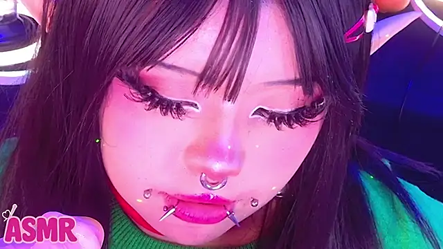 LaytonBox online show from December 19, 2025, 3:25 pm