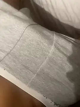 Snapshot of mdnn77 chatting on February 15, 2025, 12:33 pm mdnn77 online show from February 15, 2025, 12:33 pm