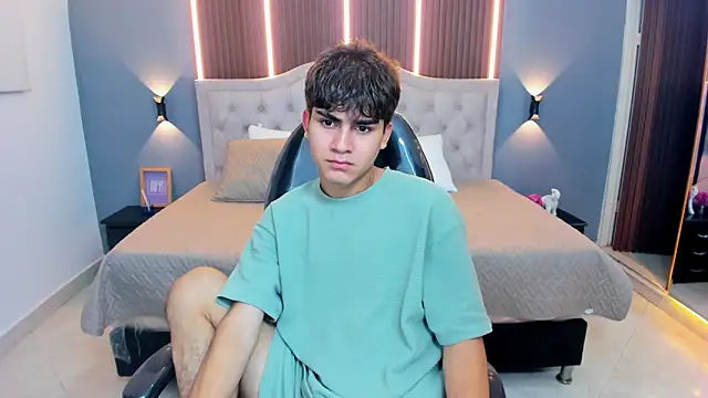 Snapshot of Tommy18__ chatting on November 25, 2025, 3:29 am Tommy18 online show from November 25, 2025, 3:29 am