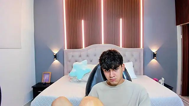 Snapshot of Tommy18__ chatting on October 22, 2025, 3:17 am Tommy18 online show from October 22, 2025, 3:17 am