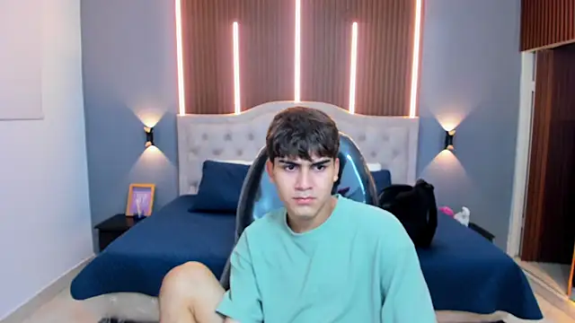 Snapshot of Tommy18__ chatting on November 16, 2025, 3:33 am Tommy18 online show from November 16, 2025, 3:33 am