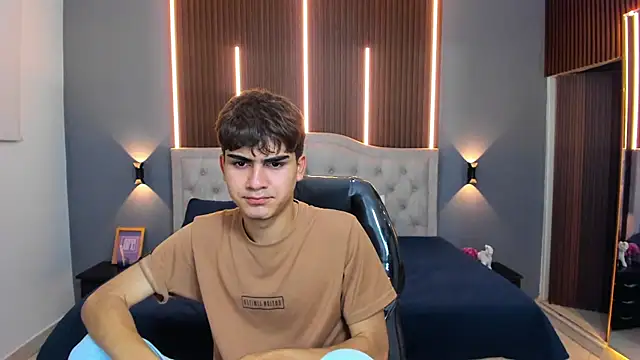 Snapshot of Tommy18__ chatting on November 14, 2025, 3:43 am Tommy18 online show from November 14, 2025, 3:43 am