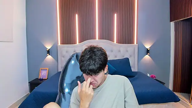 Snapshot of Tommy18__ chatting on December 5, 2025, 3:27 am Tommy18 online show from December 5, 2025, 3:27 am