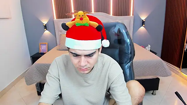 Snapshot of Tommy18__ chatting on December 2, 2025, 3:52 am Tommy18 online show from December 2, 2025, 3:52 am