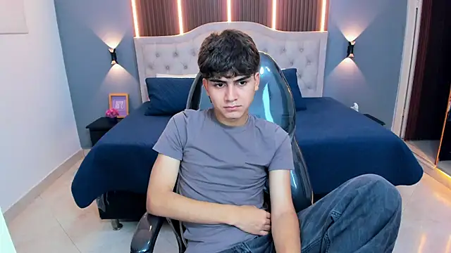 Tommy18   online show from April 22, 2026, 3:35 am