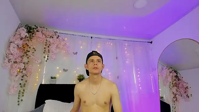 Bonny and carrot online show from December 15, 2025, 7:09 pm