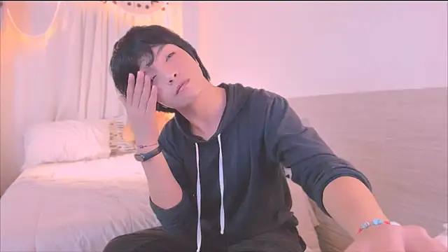 AllanYong18 online show from November 25, 2025, 5:41 am