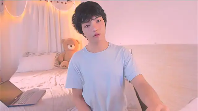 AllanYong18 online show from November 11, 2025, 2:50 am