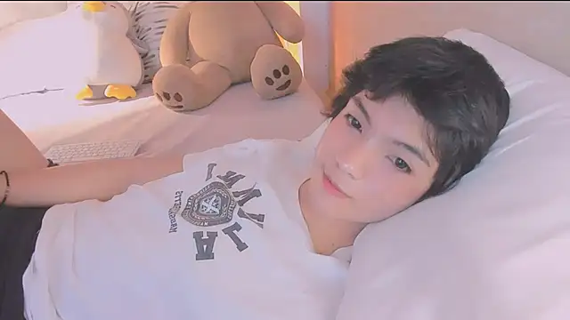 AllanYong18 online show from February 22, 2026, 1:46 pm