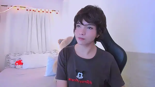 Snapshot of AllanYong18 chatting on July 2, 2026, 1:28 pm AllanYong18 online show from July 2, 2026, 1:28 pm