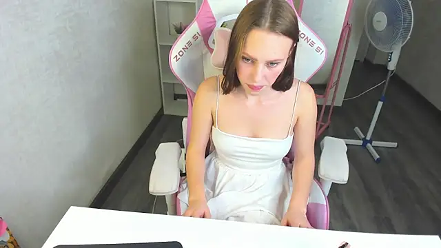 Aliceforfuun online show from February 27, 2025, 11:39 am