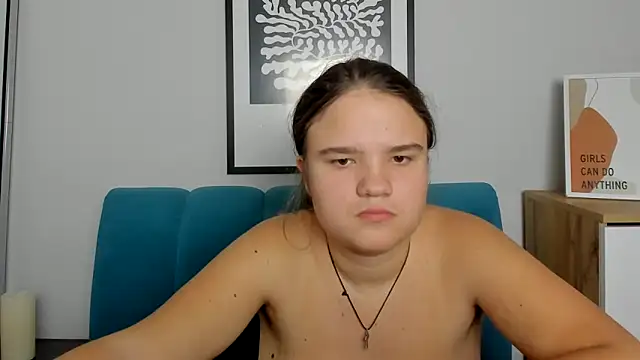 AdeleCruz online show from November 23, 2025, 1:10 pm