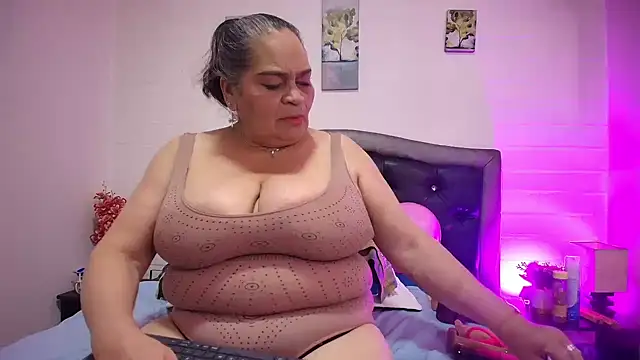 Snapshot of VickyBoobss chatting on June 17, 2026, 7:02 pm VickyBoobss online show from June 17, 2026, 7:02 pm