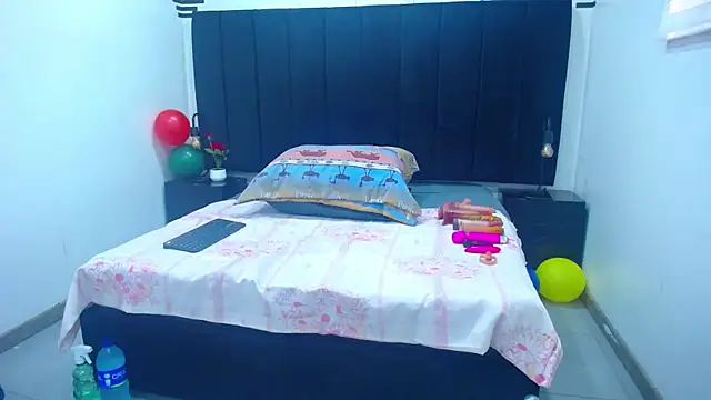 Snapshot of VickyBoobss chatting on November 3, 2025, 12:31 pm VickyBoobss online show from November 3, 2025, 12:31 pm