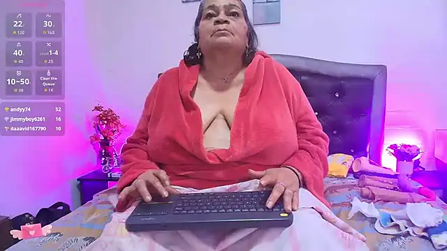 Snapshot of VickyBoobss chatting on July 16, 2026, 8:55 am VickyBoobss online show from July 16, 2026, 8:55 am