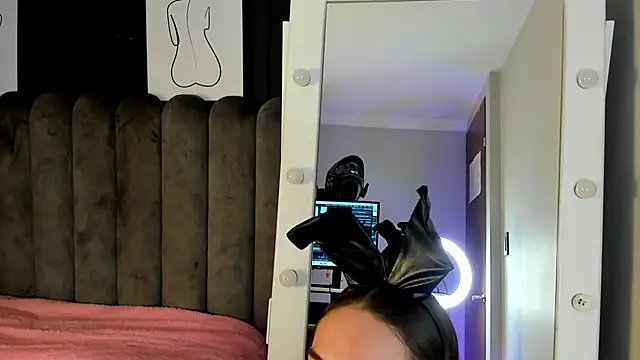 Snapshot of chelsea_bolton_ chatting on November 28, 2025, 1:11 pm chelsea bolton online show from November 28, 2025, 1:11 pm