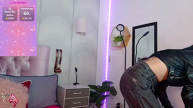 Snapshot of madison_oli chatting on October 8, 2025, 11:56 am madison oli online show from October 8, 2025, 11:56 am