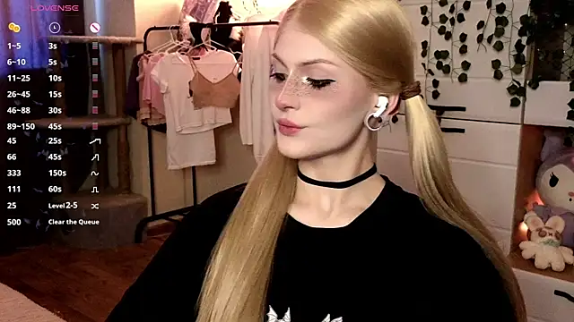 Emily  Mooree online show from October 8, 2025, 8:27 am