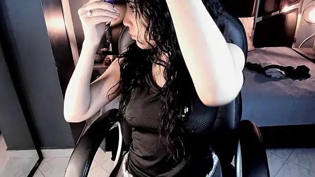 vaiolethsan   online show from February 3, 2026, 9:31 pm