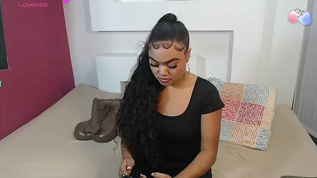 JasmineRose7 online show from November 10, 2025, 1:05 pm