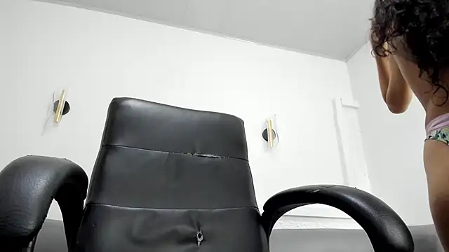 Snapshot of Valentina_slim chatting on May 23, 2026, 1:59 am Valentina slim online show from May 23, 2026, 1:59 am