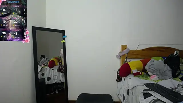 Snapshot of boysLittle chatting on November 9, 2025, 5:44 am boysLittle online show from November 9, 2025, 5:44 am