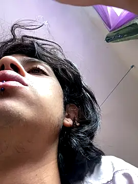 Snapshot of boysLittle chatting on October 9, 2025, 5:35 pm boysLittle online show from October 9, 2025, 5:35 pm