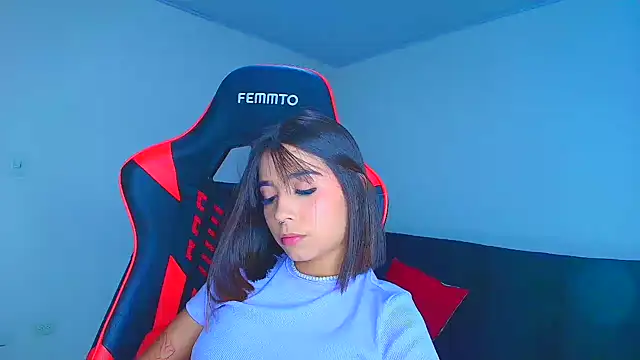 Snapshot of Rousse_violett chatting on November 20, 2025, 10:42 pm Rousse violett online show from November 20, 2025, 10:42 pm