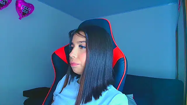 Snapshot of Rousse_violett chatting on October 7, 2025, 10:22 pm Rousse violett online show from October 7, 2025, 10:22 pm