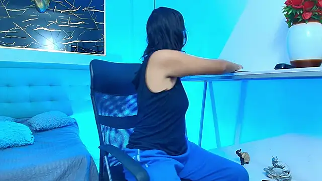 gabriela cortez online show from November 19, 2025, 1:33 pm