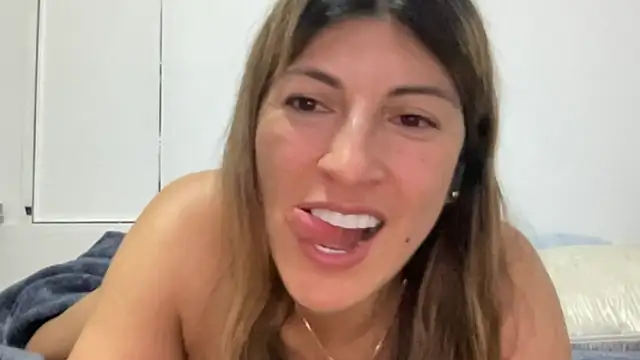 LunaBeya online show from October 9, 2025, 2:23 am