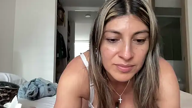 LunaBeya online show from July 5, 2026, 10:27 pm