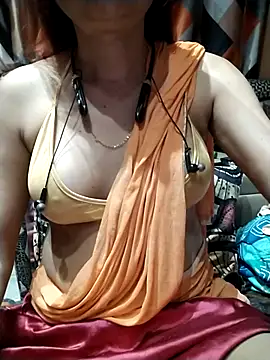 SANA-LEONI online show from December 2, 2025, 3:03 pm