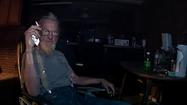 Snapshot of Aldick68 chatting on November 18, 2025, 3:32 am Aldick68 online show from November 18, 2025, 3:32 am