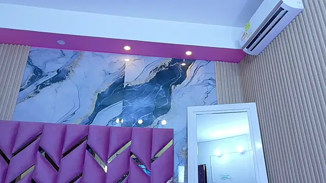 hotiergirl online show from November 26, 2025, 12:27 pm