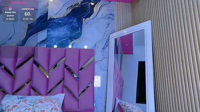 hotiergirl online show from December 18, 2025, 12:20 pm