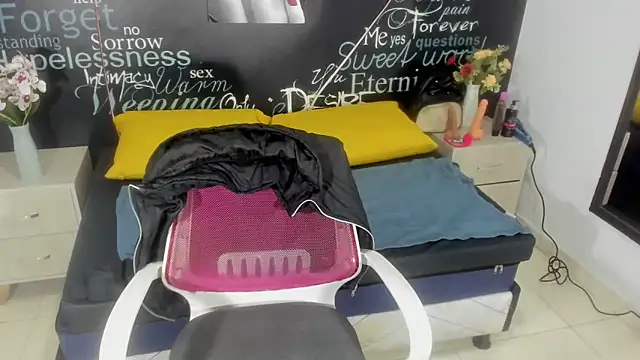 EmmySweett2 online show from October 27, 2025, 1:23 pm