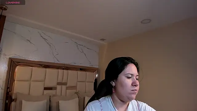 zoes milee online show from May 6, 2026, 12:09 pm