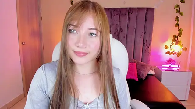 Snapshot of Dahlia_Rousse chatting on September 15, 2025, 1:33 pm Dahlia Rousse online show from September 15, 2025, 1:33 pm