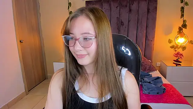 Snapshot of Dahlia_Rousse chatting on October 24, 2025, 10:09 pm Dahlia Rousse online show from October 24, 2025, 10:09 pm