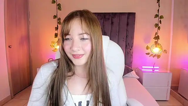 Snapshot of Dahlia_Rousse chatting on September 12, 2025, 6:46 am Dahlia Rousse online show from September 12, 2025, 6:46 am