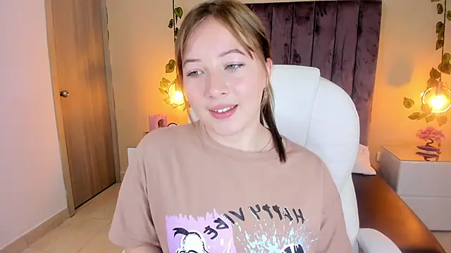 Snapshot of Dahlia_Rousse chatting on September 28, 2025, 3:52 pm Dahlia Rousse online show from September 28, 2025, 3:52 pm