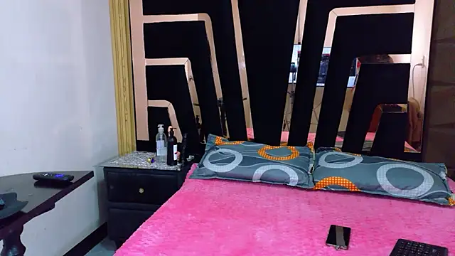 Snapshot of SolEvanss chatting on October 25, 2025, 3:34 pm SolEvanss online show from October 25, 2025, 3:34 pm