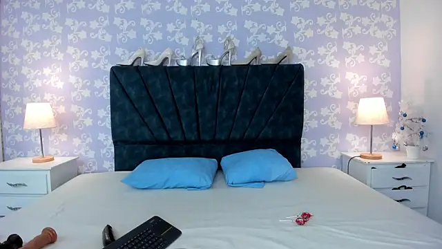 SalomeSimonz online show from January 18, 2026, 7:28 pm