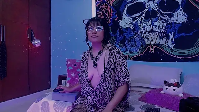 Mattilda 18 online show from September 18, 2025, 7:39 pm
