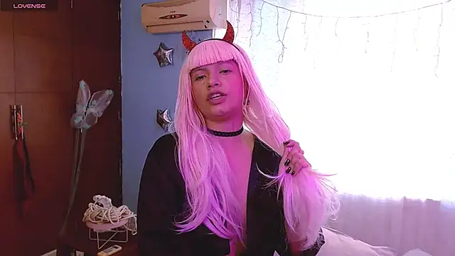 Mattilda 18 online show from November 26, 2025, 9:15 pm